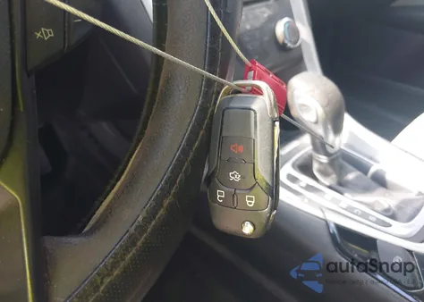 2015 Ford Fusion S z USA, uszkodzony, nr VIN 1FA6P0G78F5123667